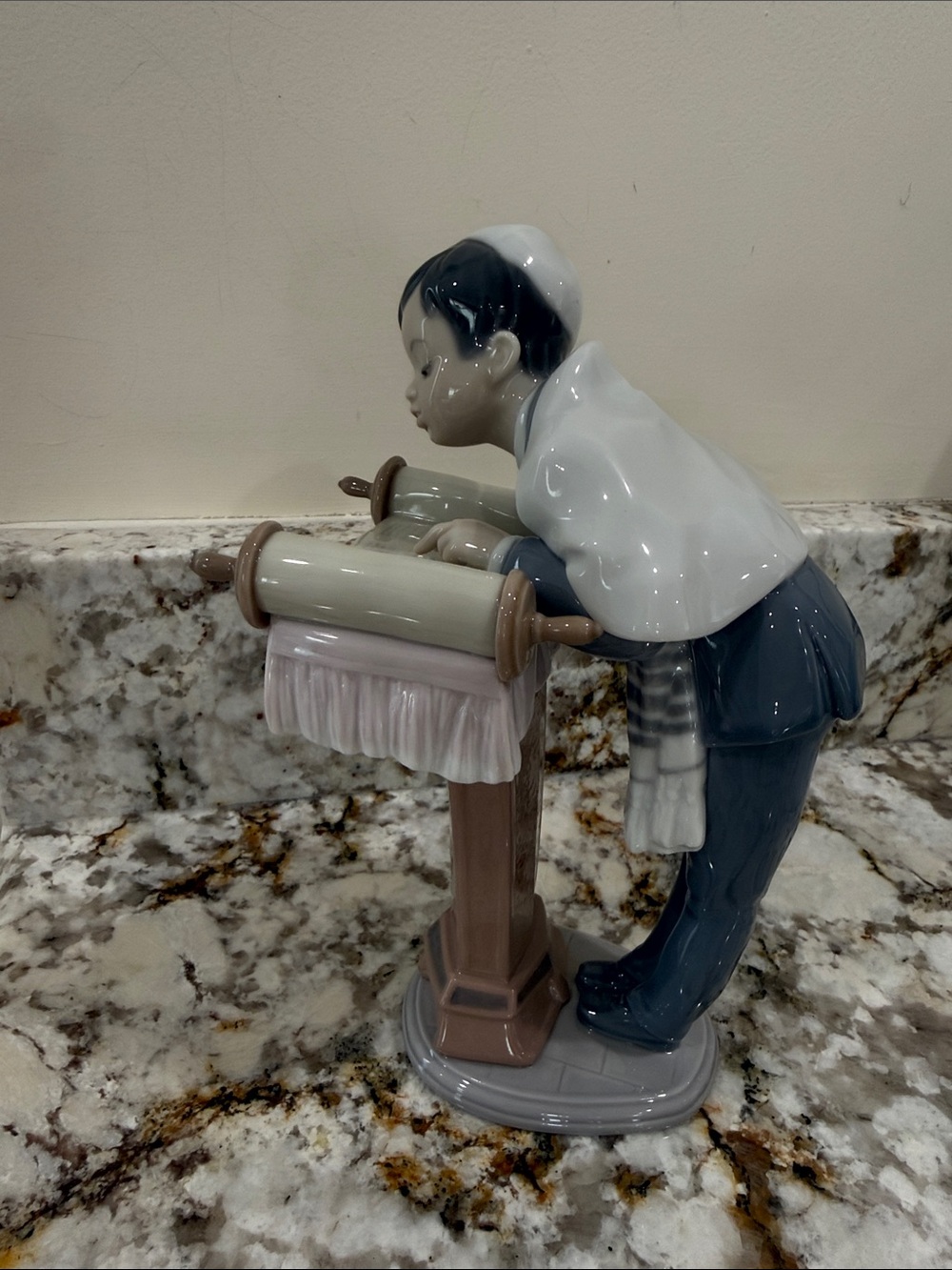 Lladro Bar Mitzvah boy - Picture 4 of 6